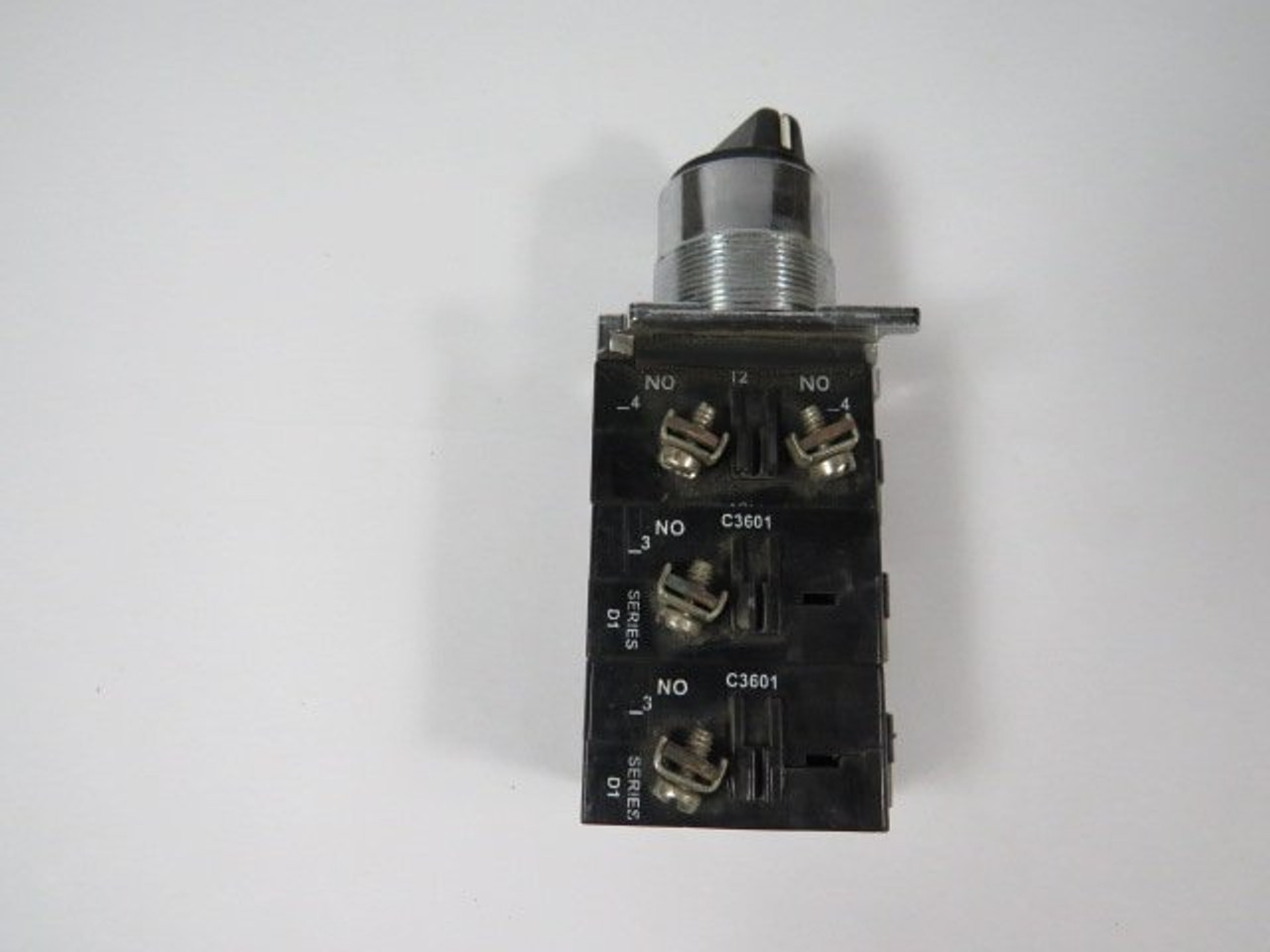 Cutler-Hammer 10250T1323 Selector Switch 4NO 3-Position CAM3 USED