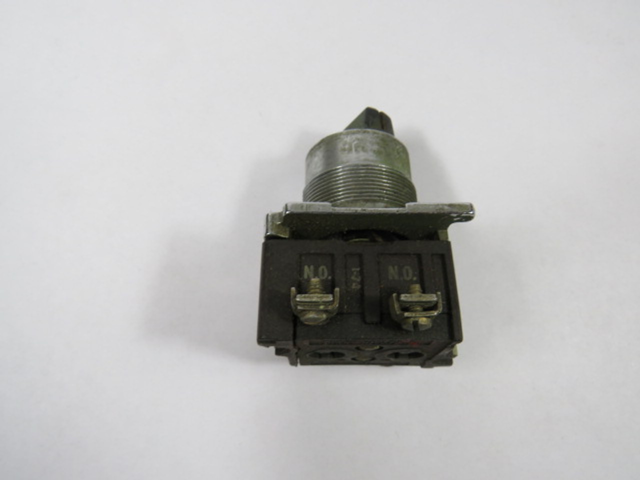 Cutler-Hammer 10250T1311 Selector Switch 2-Position 2NO CAM1 USED
