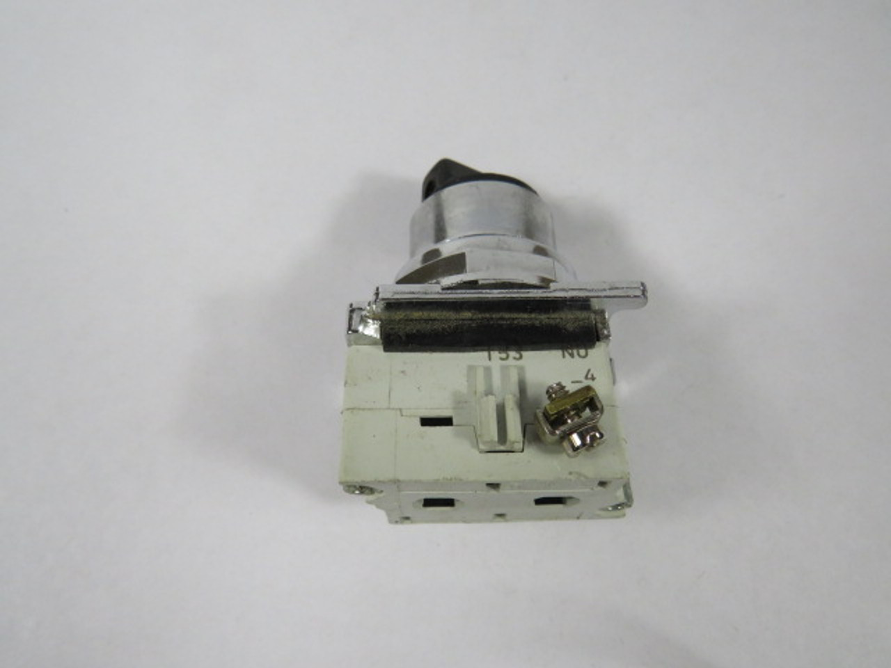 Cutler-Hammer 10250T1311 Selector Switch 2-Position 1NO CAM1 USED