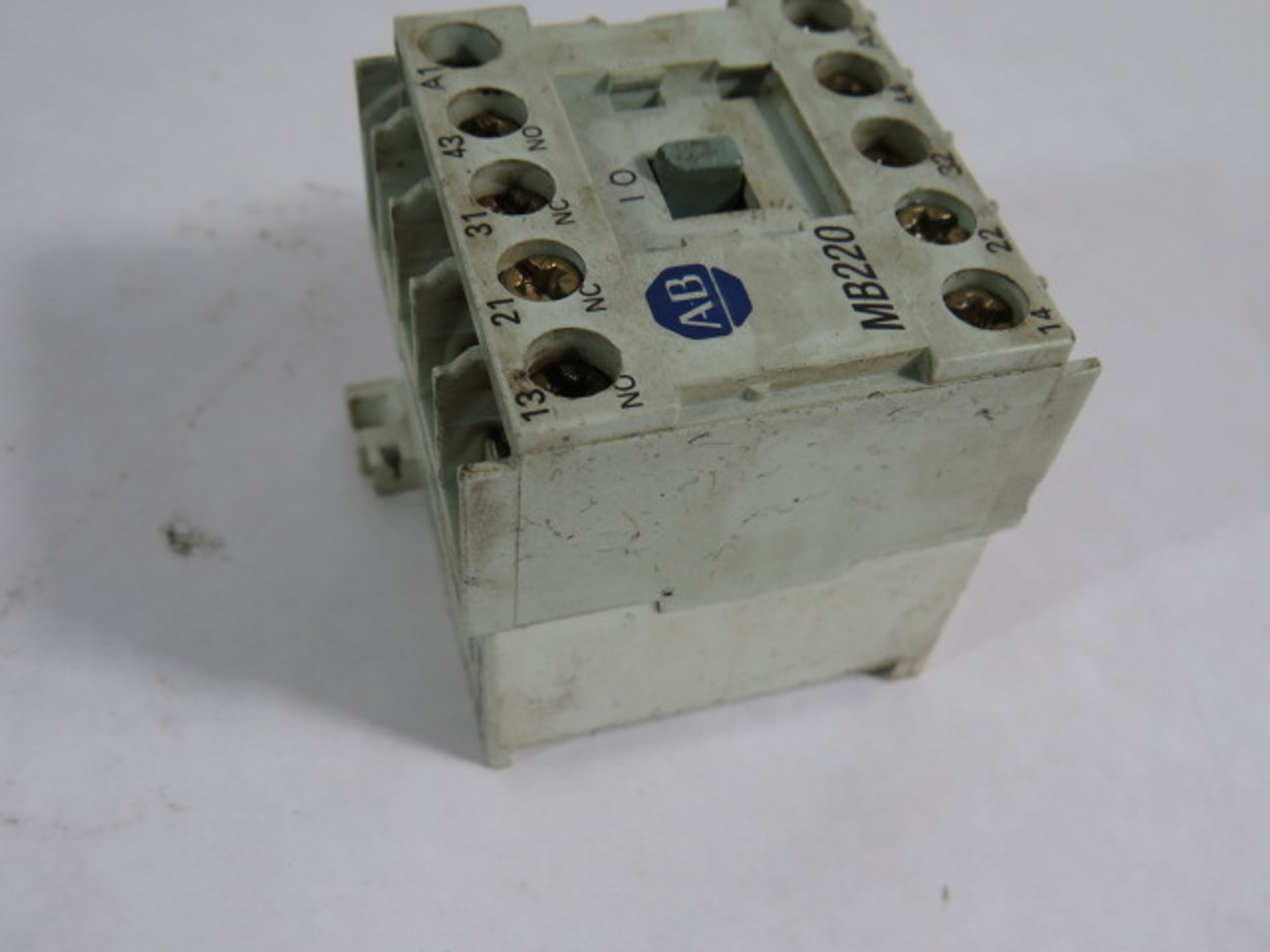 Allen-Bradley 700-MB220A1S Mini Control Relay 110-120VAC 2NO 2NC 50-60Hz USED