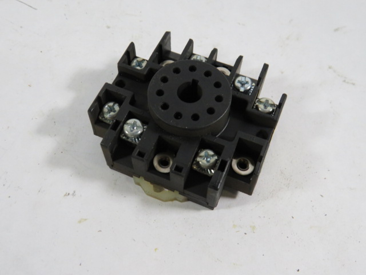 Relay & Controls RC-123 Relay Socket 300VAC 10A 11Pin (Missing Screws) USED