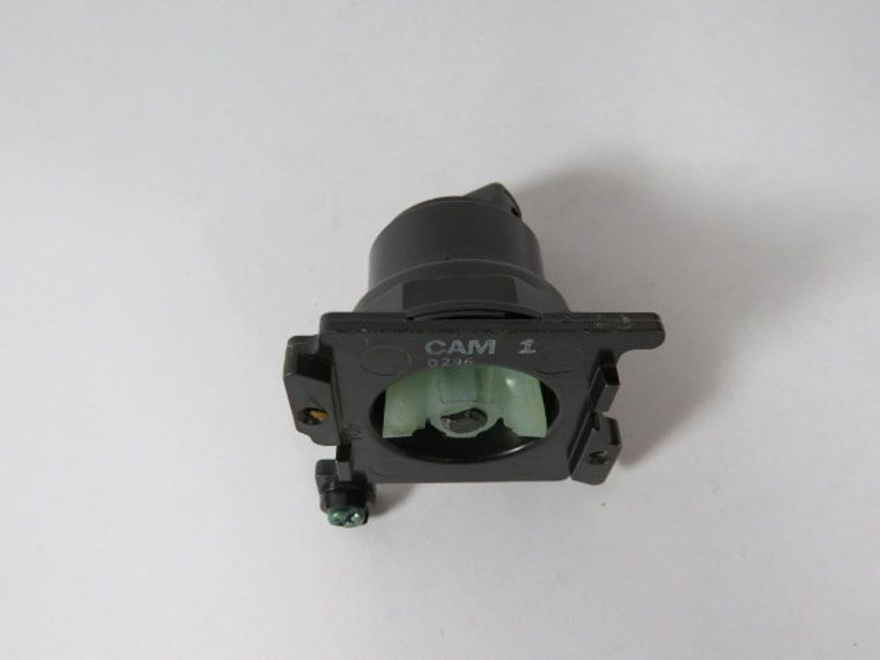 Cutler-Hammer E34VFBK1 Selector Switch Operator Only 2-Position CAM1 USED