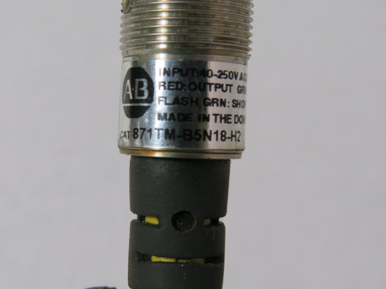 Allen-Bradley 871TM-B5N18-H2 inductive Proximity Sensor 40-250V SER A USED