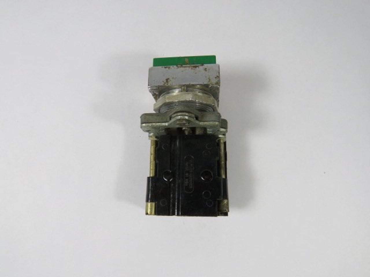 Cutler-Hammer E30AB Push Button 1NO/1NC 600V Red/Green USED