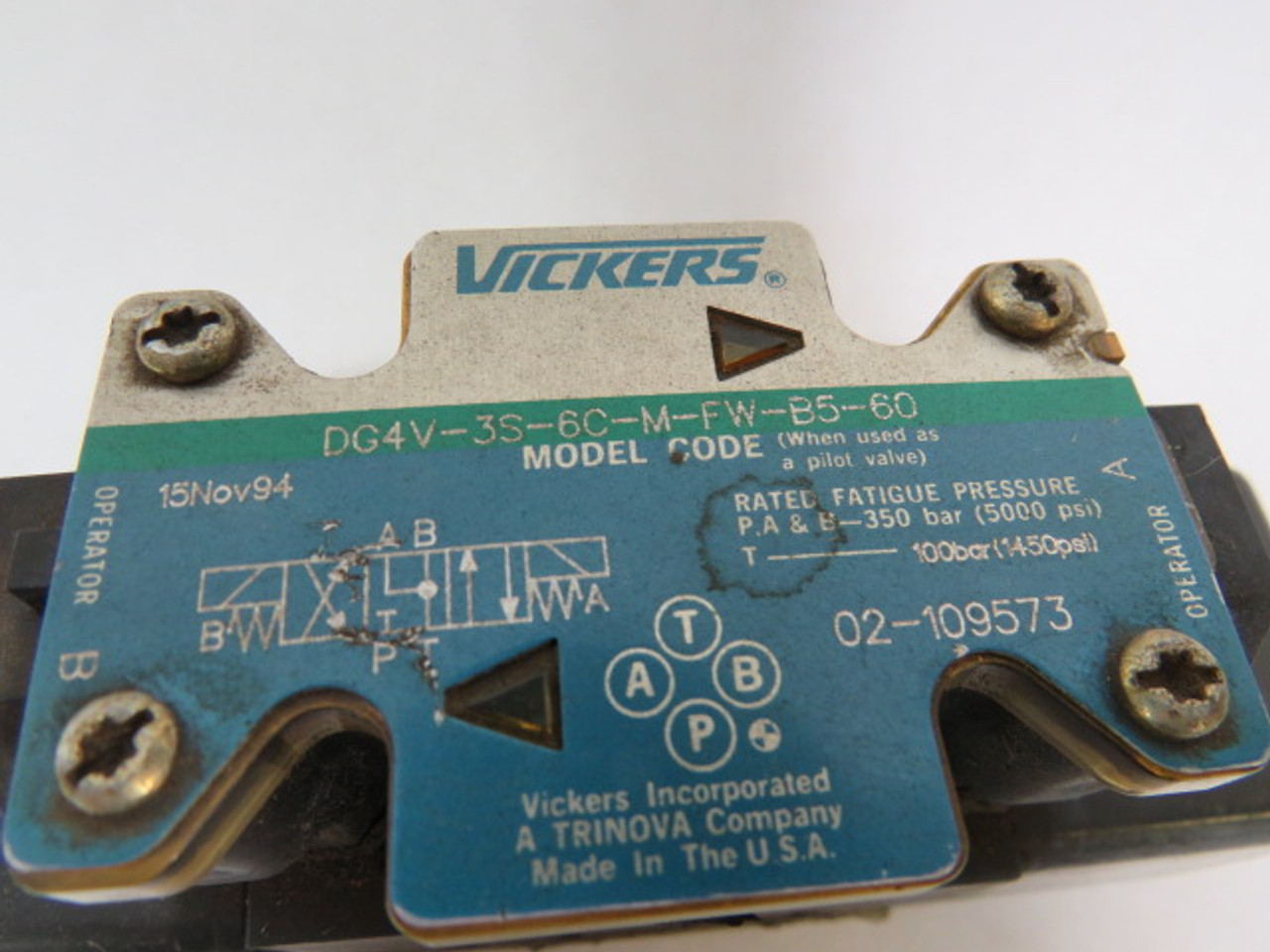 Vickers 02-109573 4-Way Directional Control Valve 10.5gpm 1450PSI USED