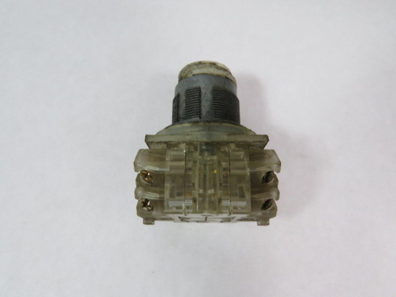 Square D 9001-KS25 Selector Switch 2NO/2NC 2-Position No Knob Operator USED