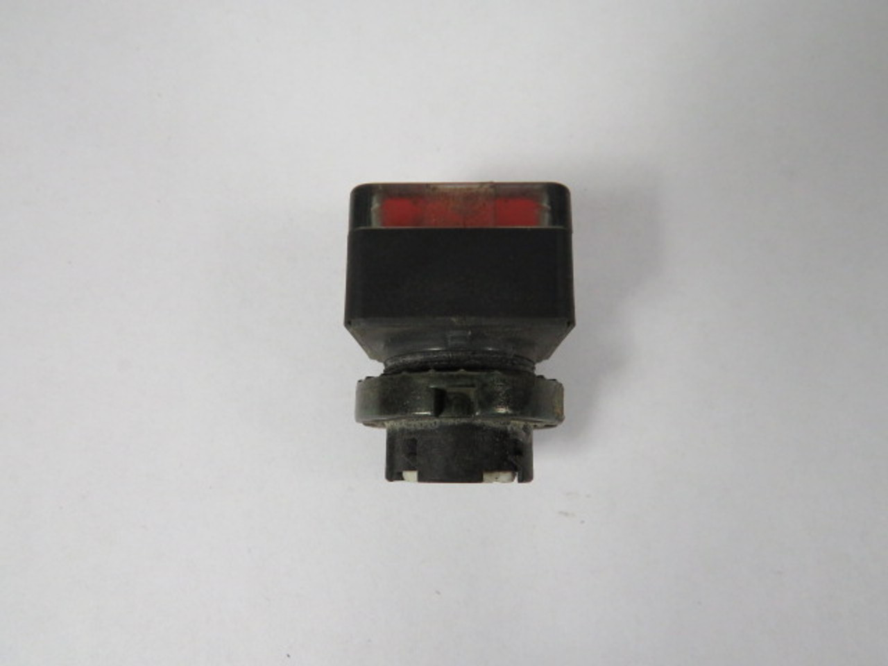 General Electric P9SPLRGD Red Push Button "F2" No Mounting Latch USED