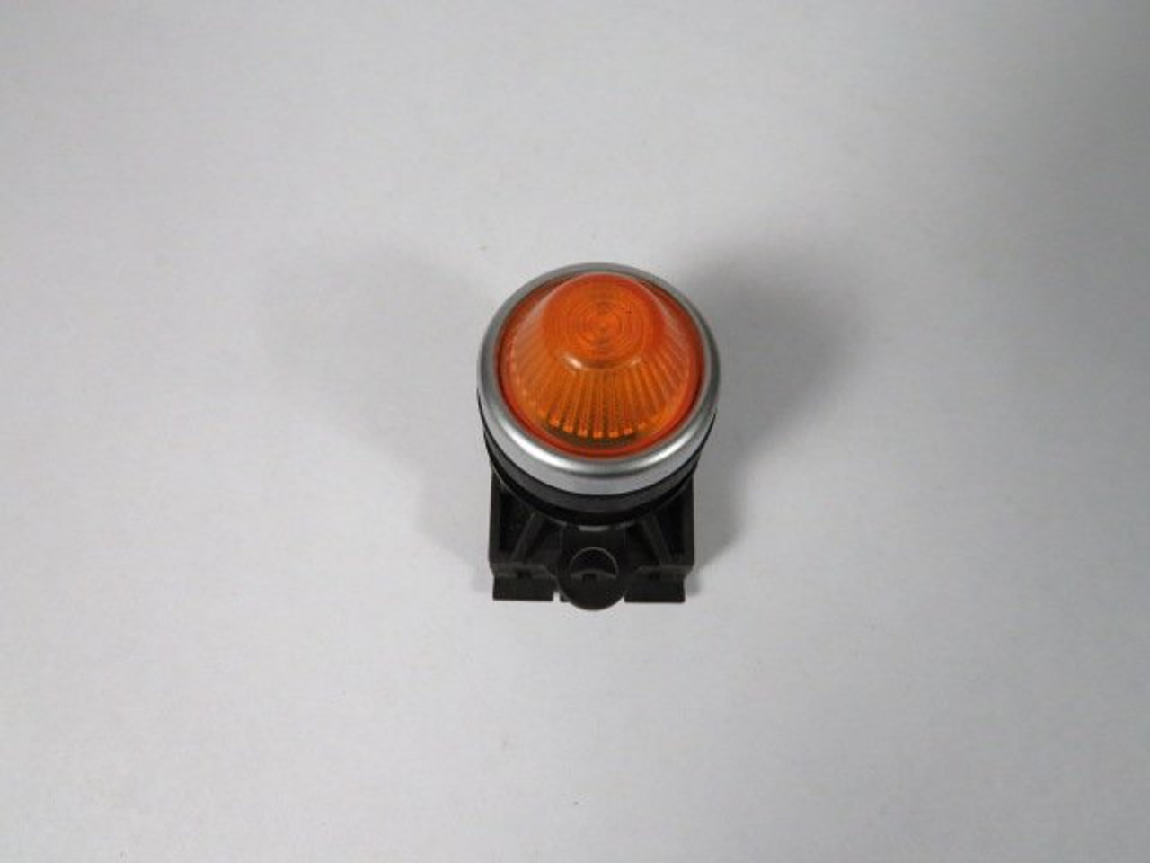 Eaton A22-RL-GE Yellow/Orange Conical Indicating Light w/ Mounting LatchUSED