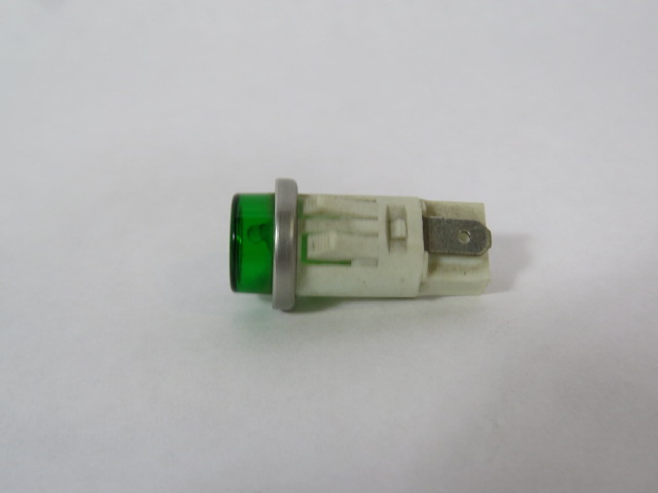 IDI 1052QC5  Snap-In Green Pilot Light 125VAC 1/2W USED