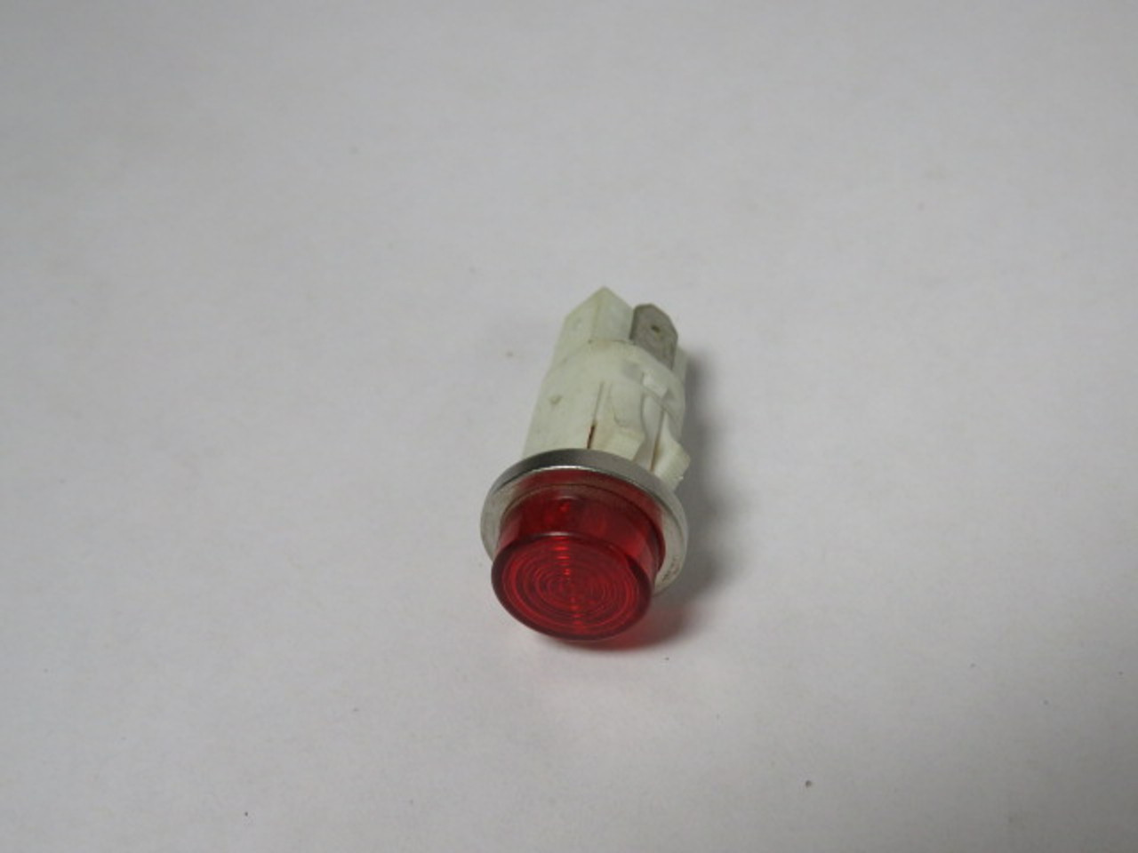 IDI 1050QC1 Red Push-In Pilot Light 125VAC 1/2W USED