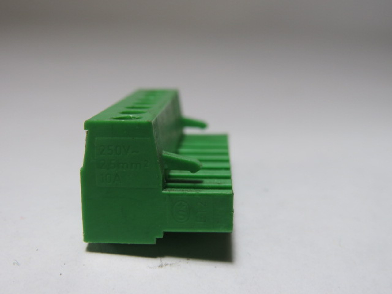 Phoenix Contact MSTB2.5/8-ST Printed-Circuit Board Connector 8-Pos GREEN USED