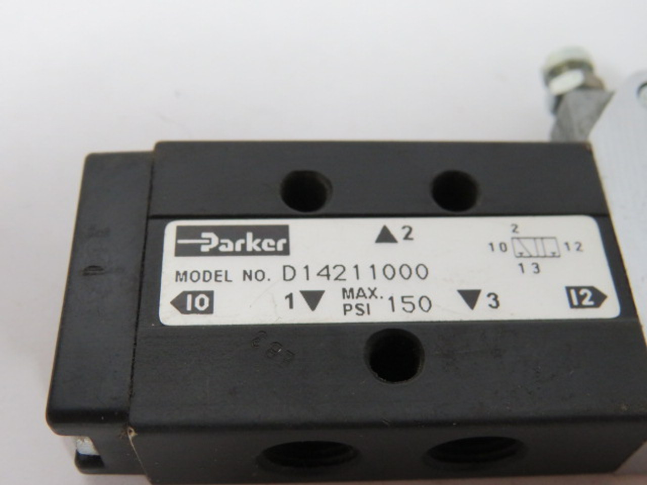 Parker D14211000 3-Way 2 Position Spool Valve USED