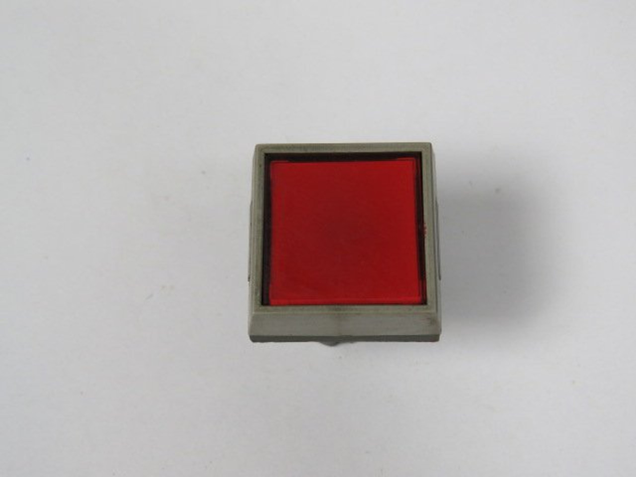 APT LA39-B2-DF/R Red Square Push Button Operator Only USED
