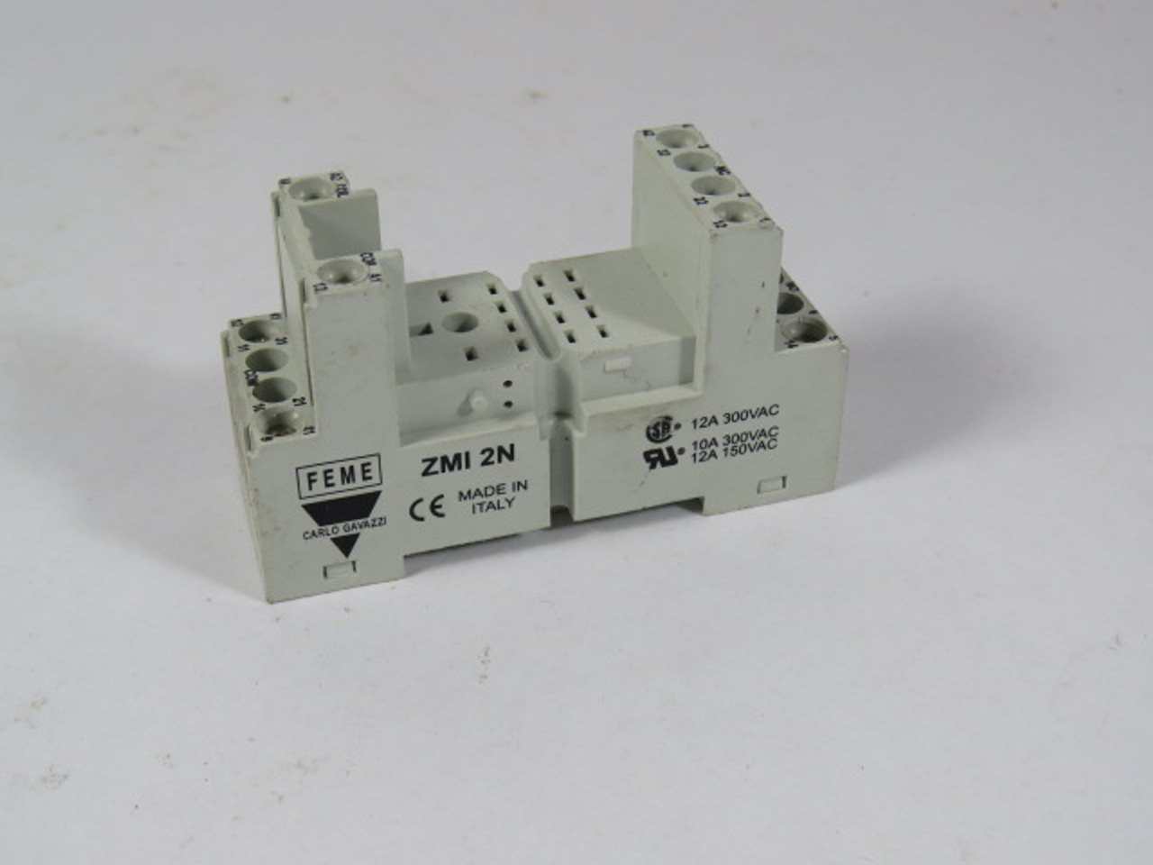 Carlo Gavazzi ZMI-2N RMIA 2 Pole Relay Base 300VAC 12A NO HOLDER USED