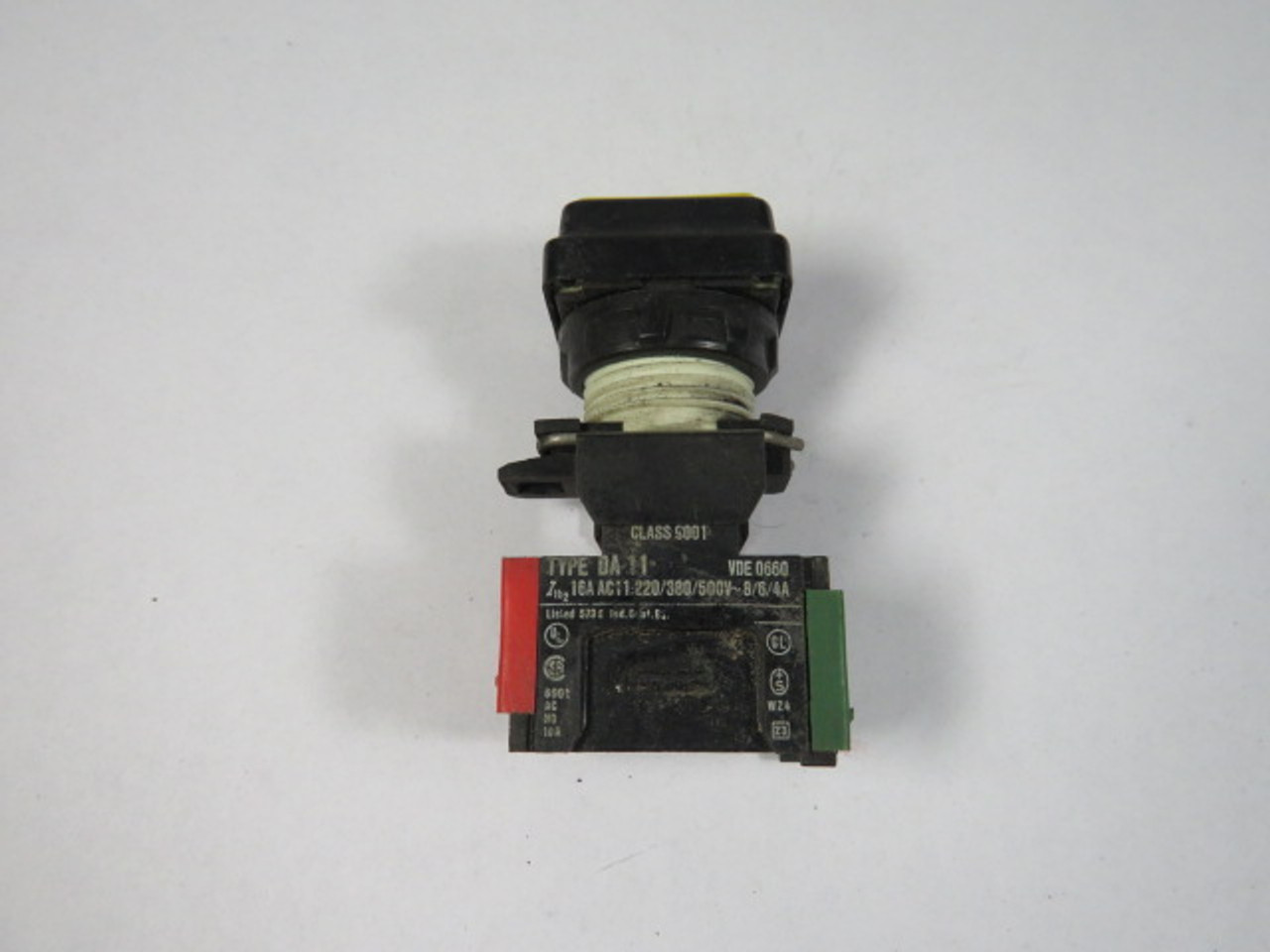 Square D D1A2U-Z41Y Yellow Square Push Button 1NO/1NC USED