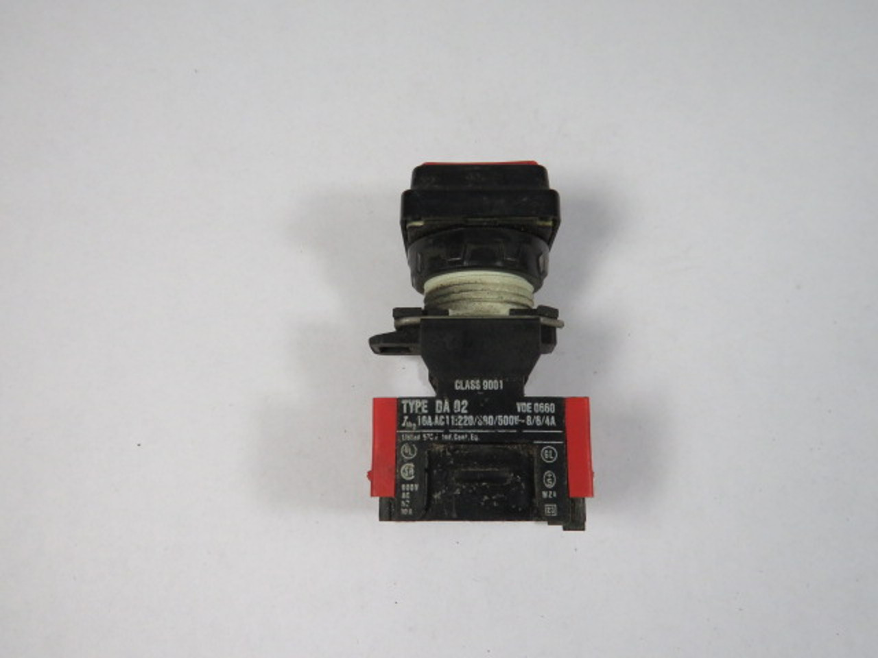 Square D D1A2U-Z41R Red Square Push Button 1NC USED