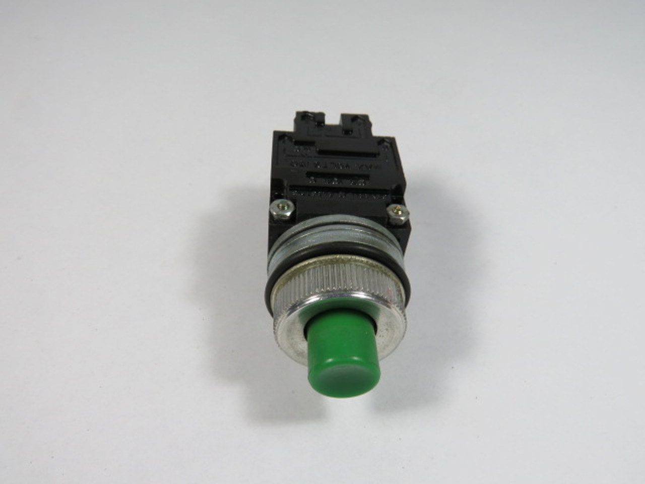 General Electric CR104A8105 Green Push Button 1NO/1NC USED