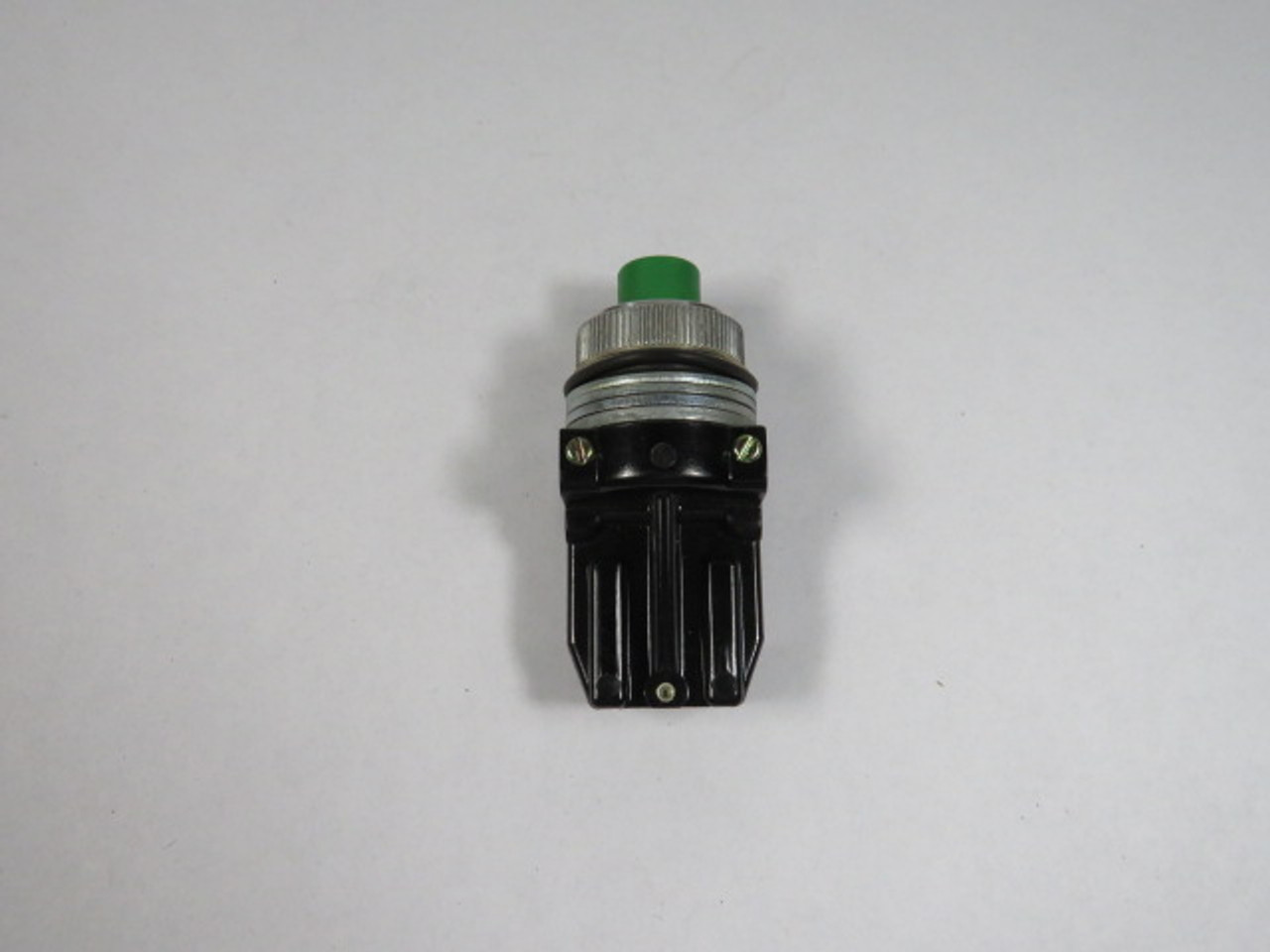 General Electric CR104A8105 Green Push Button 1NO/1NC USED