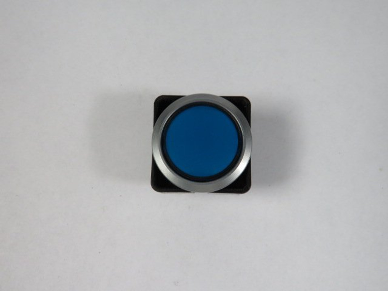 IDEC LW6ML-M1-S Blue Round Push Button Operator Only USED
