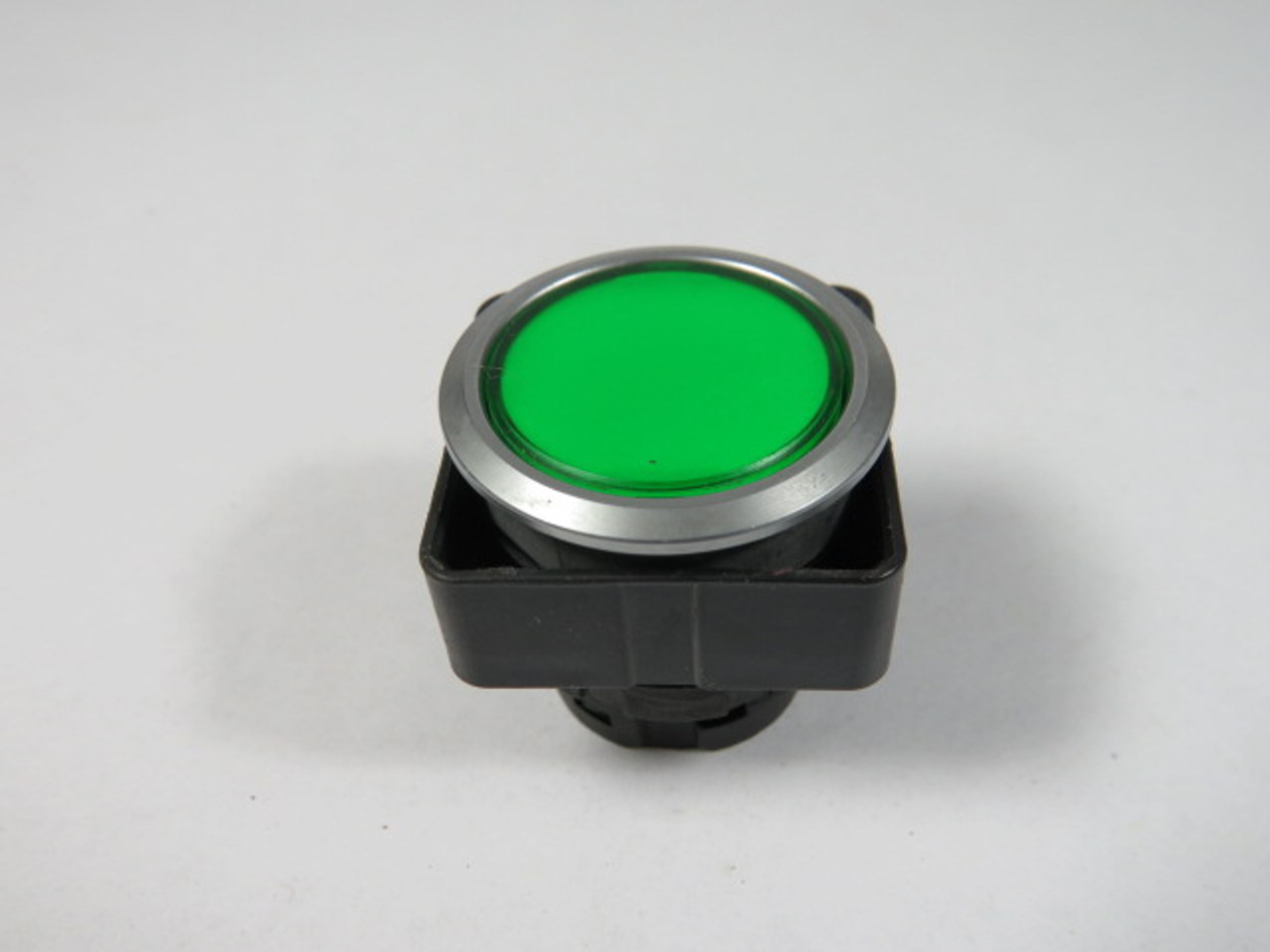 IDEC LW6ML-M1-G Green Round Push Button Operator Only USED