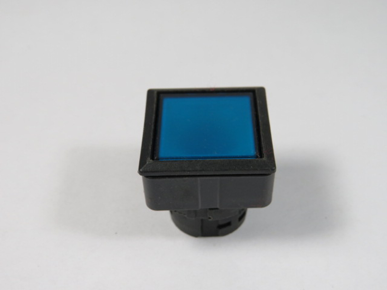 IDEC LW7L-M1-S Blue Square Push Button Operator w/o Marking USED