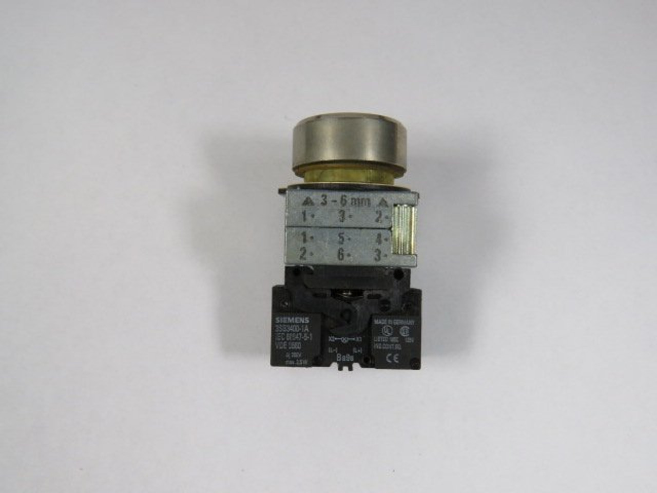 Siemens 3SB3602-0AA61 Push Button No Button USED