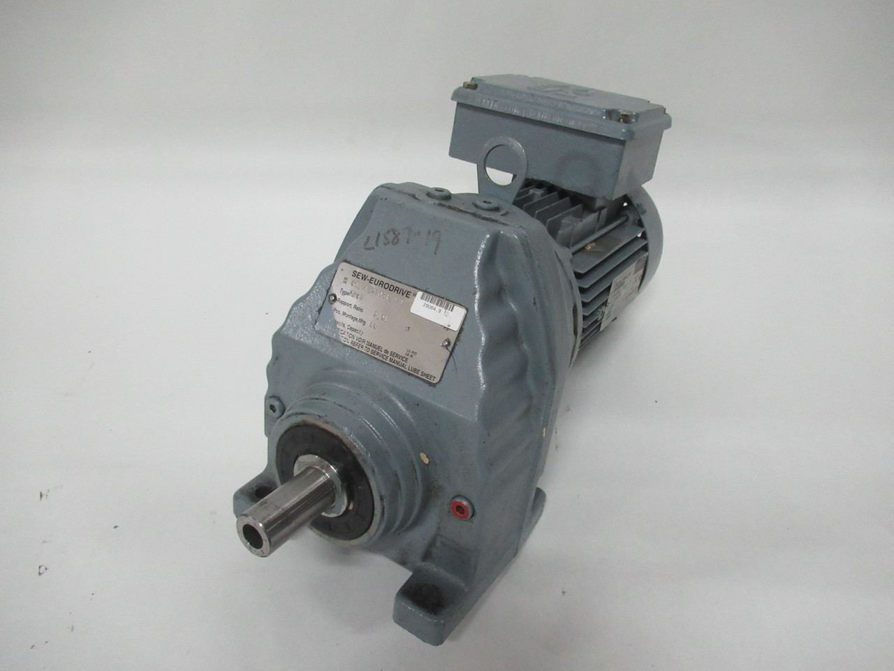 Sew-Eurodrive 1HP 833RPM 330/575V TEFC 3Ph C/W Gear Reducer 2.04:1 Ratio USED