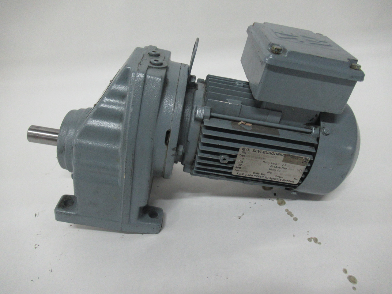 Sew-Eurodrive 1HP 833RPM 330/575V TEFC 3Ph C/W Gear Reducer 2.04:1 Ratio USED