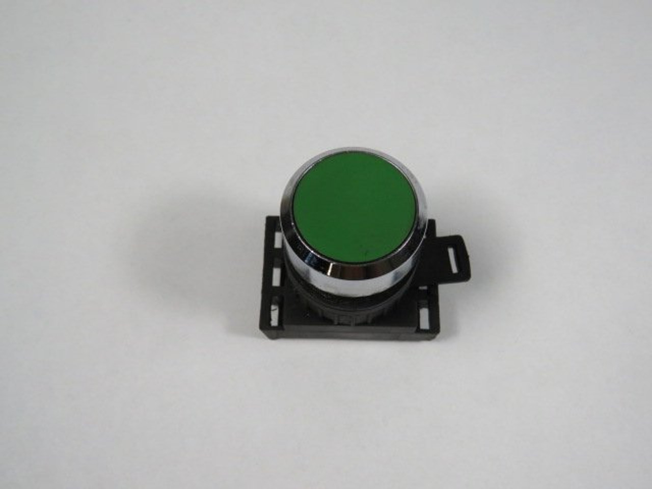 ABB CBK-MPG Green Push Button Operator w/ Mounting Latch USED