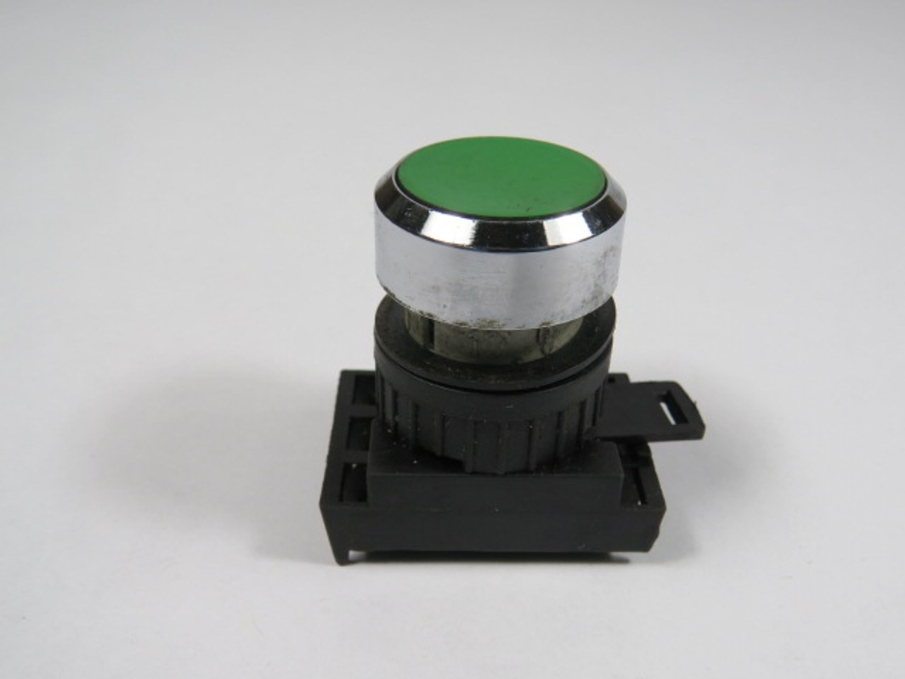 ABB CBK-MPG Green Push Button Operator w/ Mounting Latch USED