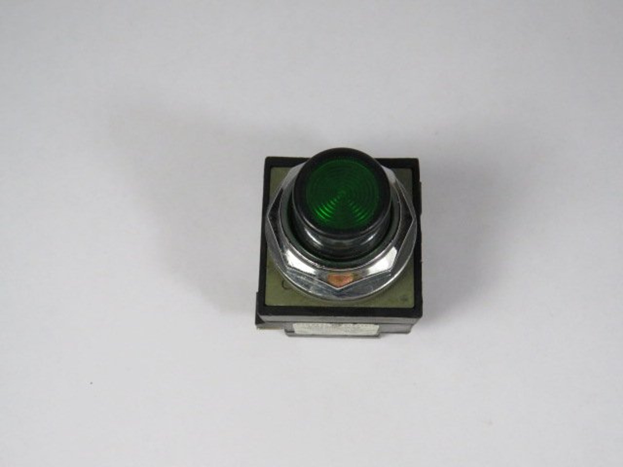 General Electric CR104PBT11G1S3 Green Push Button 240V/6V 60/50HZ USED