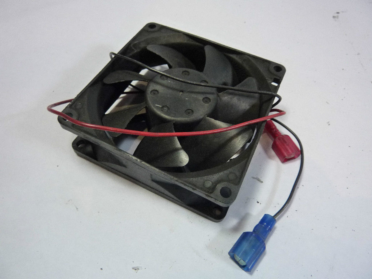 Globe Motors D31-B10A-05W2-100 Fan 24VDC USED