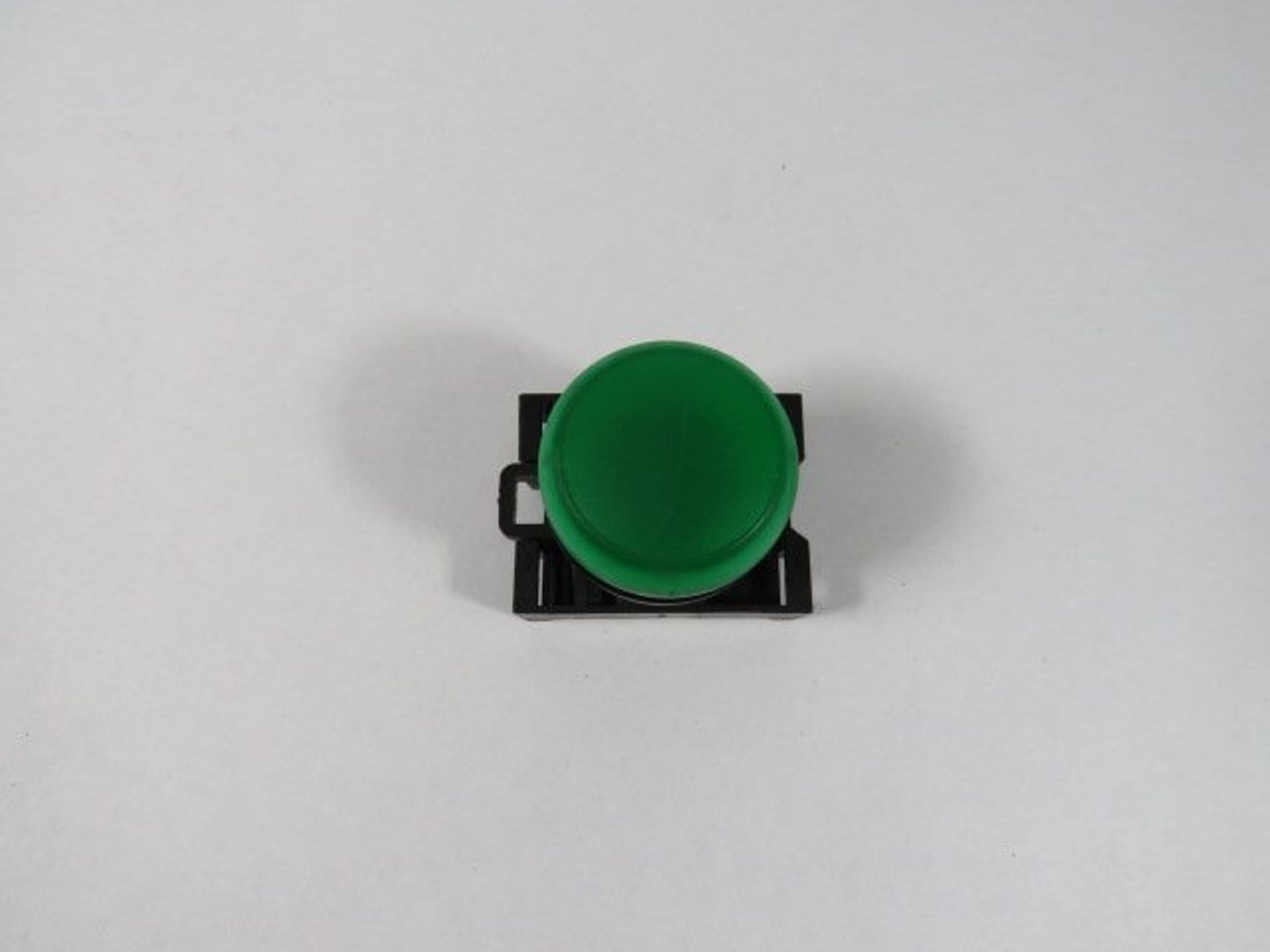 Eaton M22-L-G Green Indicating Light Operator w/ Mounting Latch USED