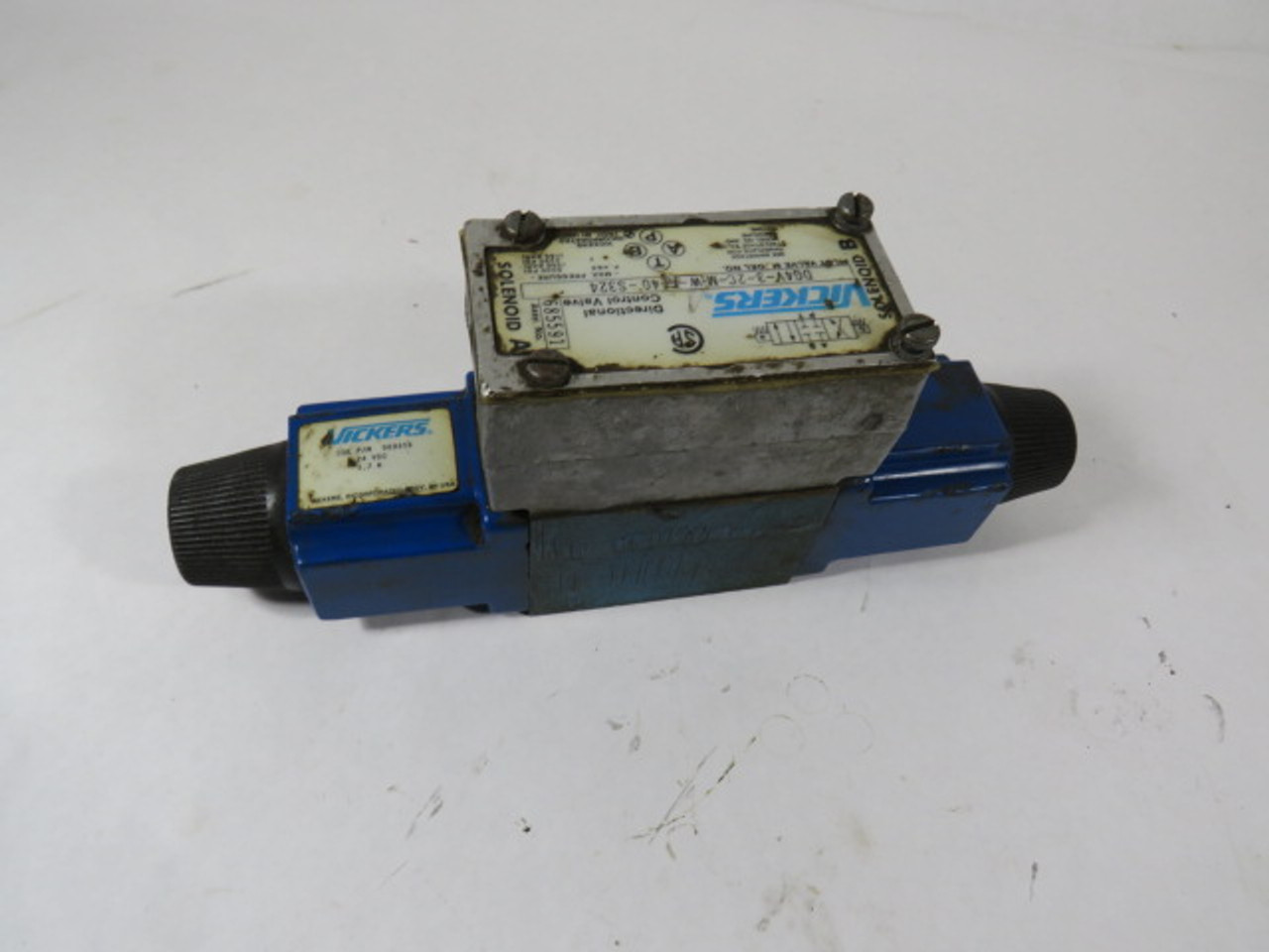 Vickers DG4V-3-2C-M-W-H40-S324 Directional Control Valve 5000PSI USED