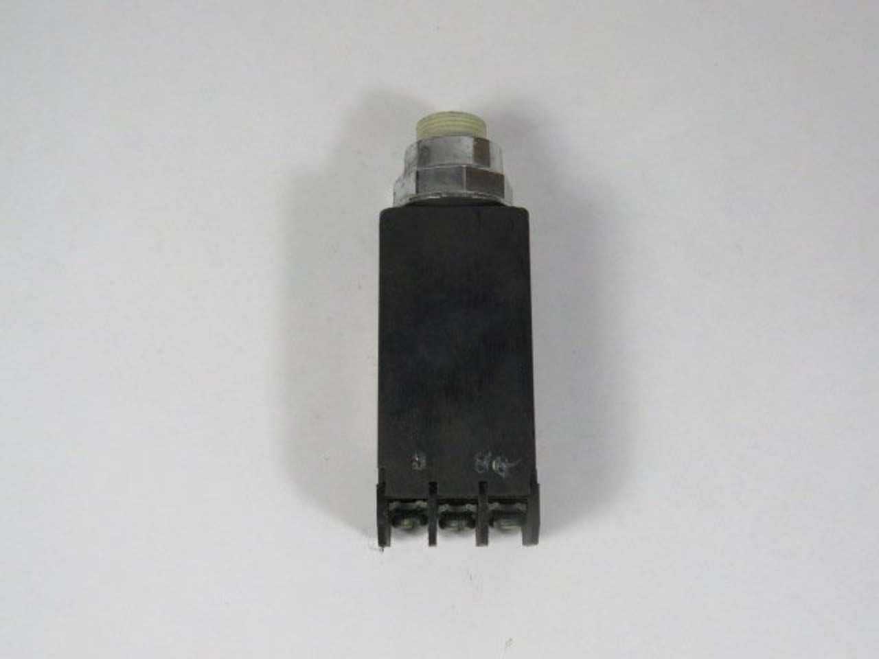 Rees 44200 Press to Test Pilot Light 110/120V 50/60HZ No Lens USED