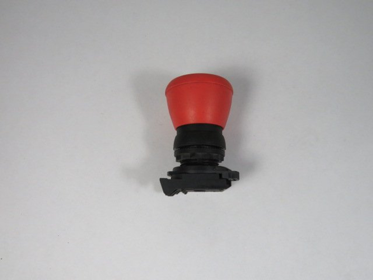 Allen-Bradley 800FP-MP44 Push-Pull Red Mushroom Push Button Operator USED