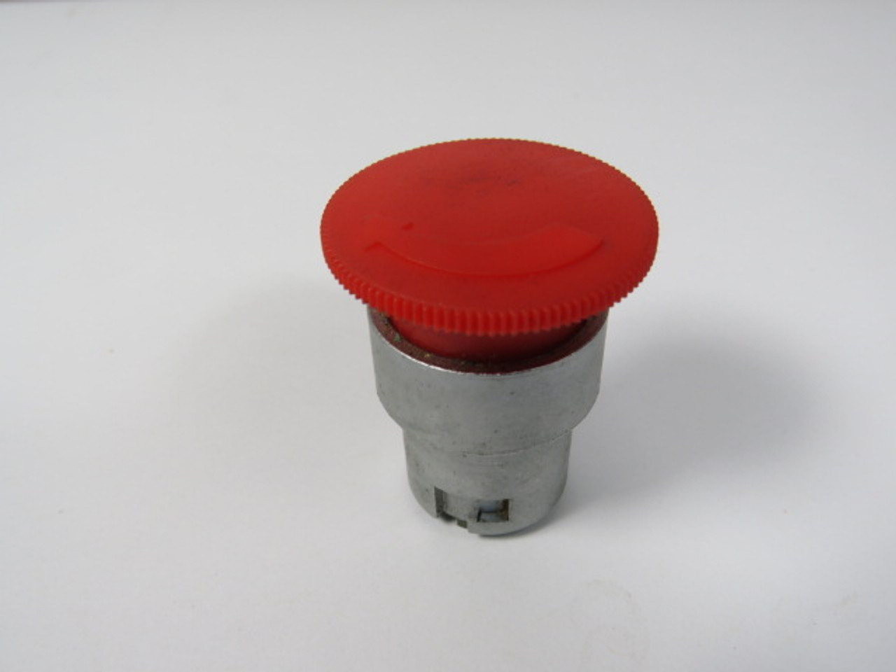 General Electric P9MER3RN Turn/Release Red Mushroom Pushbutton Operator USED