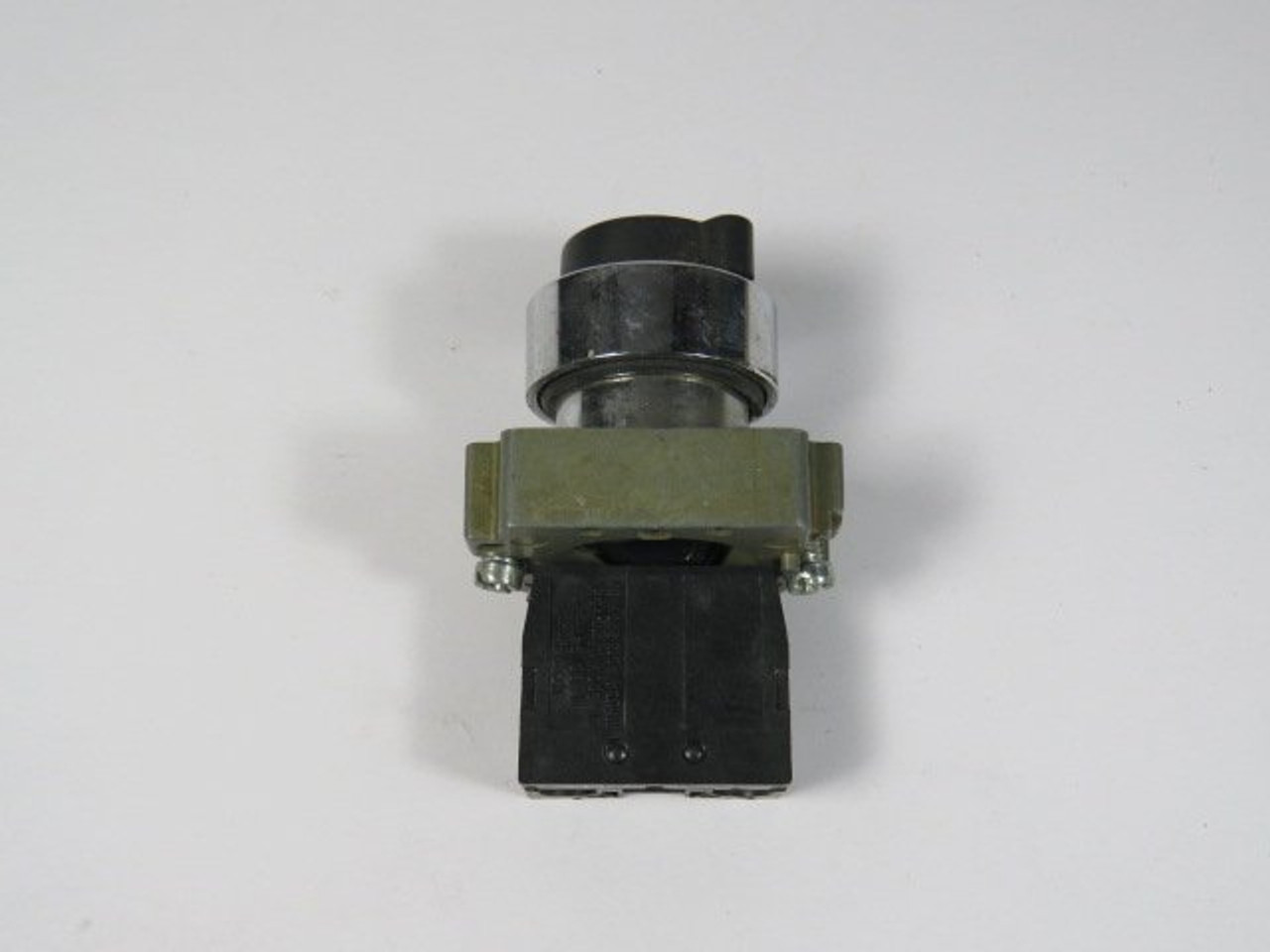 Telemecanique ZB2-BG4 Key Selector Switch 1NO 2-Position No Key USED
