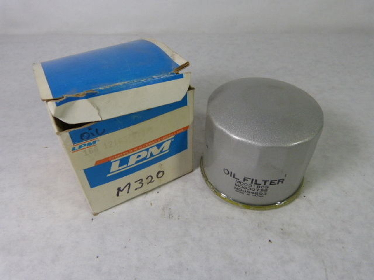 Mitsubishi MD030795 Oil Filter ! NEW !