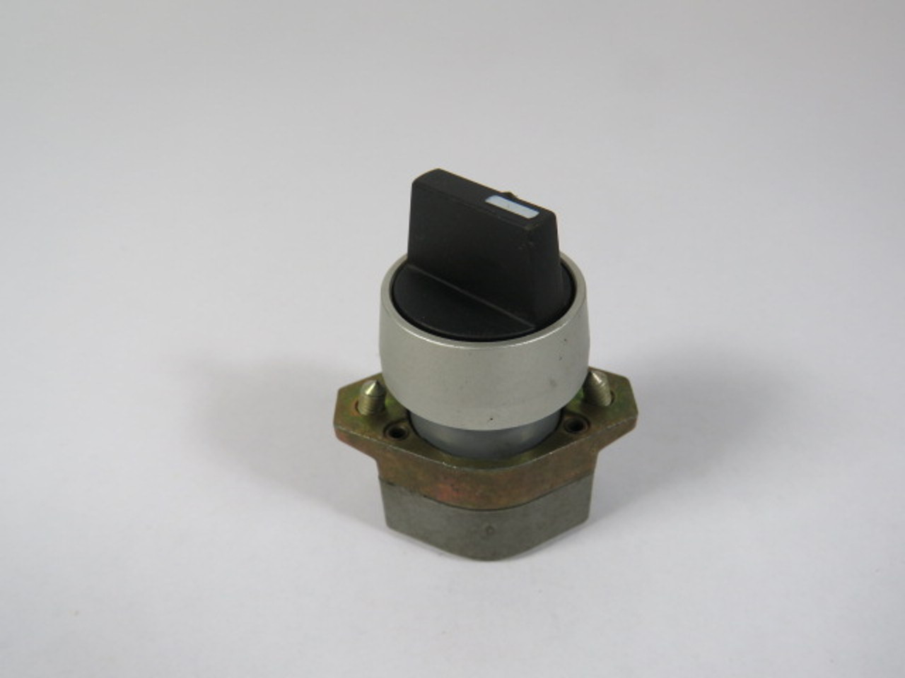 EAO 704.411.0 Selector Switch Operator w/ Mounting Base 2-Position USED