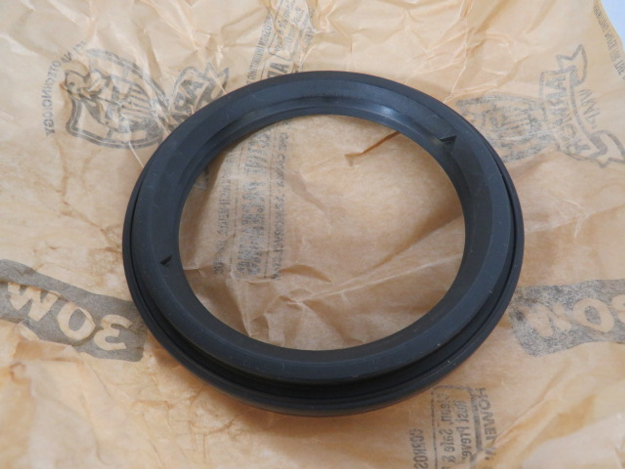 Sandvik 55021000 2Q061F1 Oil Seal for Tractor 5-1/4"ODx3.75"IDx5/8"W ! NEW !