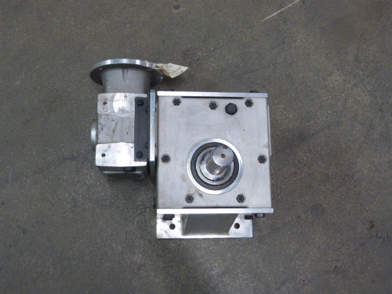 Cone Drive B0920100HANTM2 Gearbox 100.1:1 Ratio ! NOP !