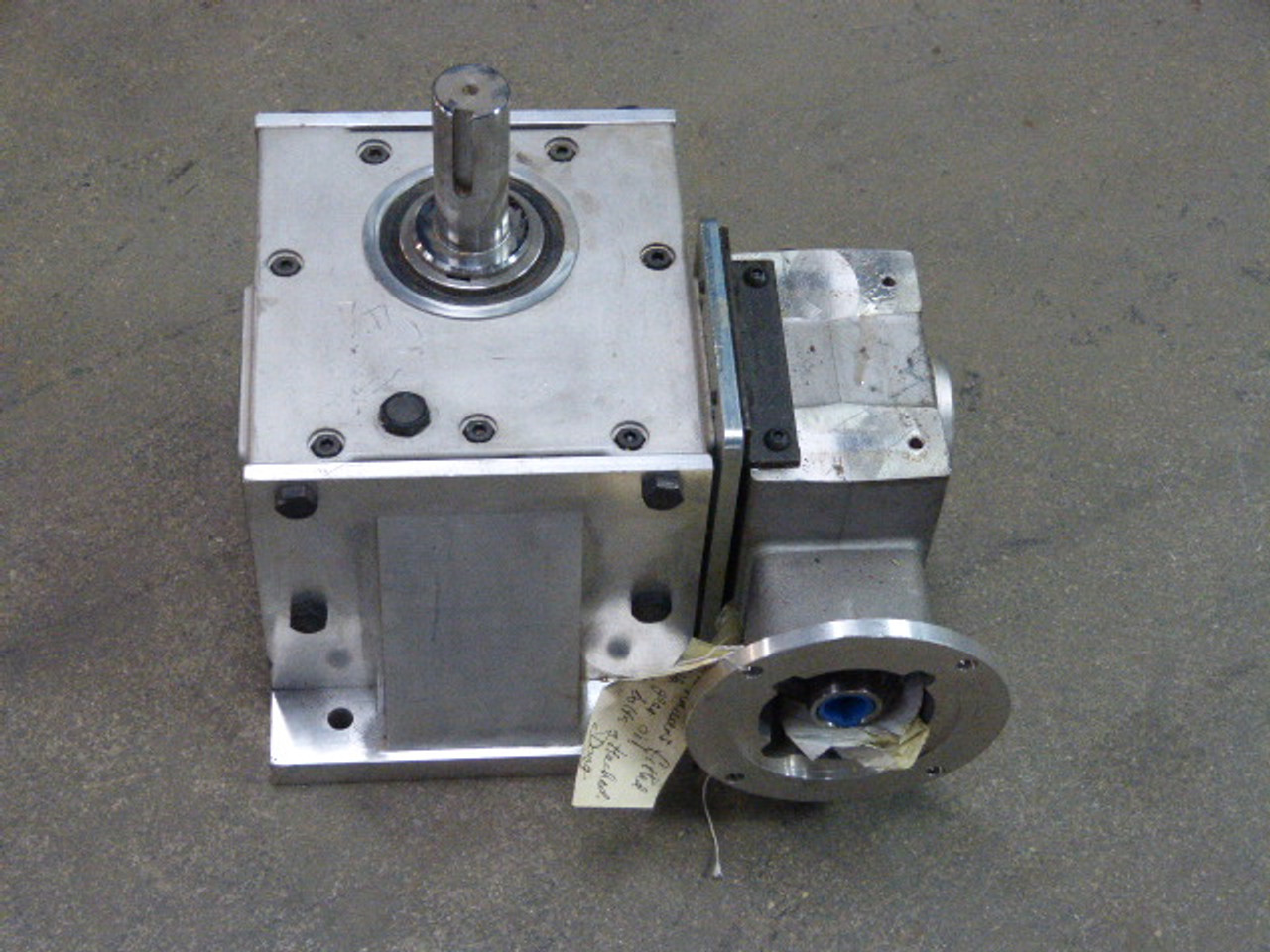 Cone Drive B0920100HANTM2 Gearbox 100.1:1 Ratio ! NOP !