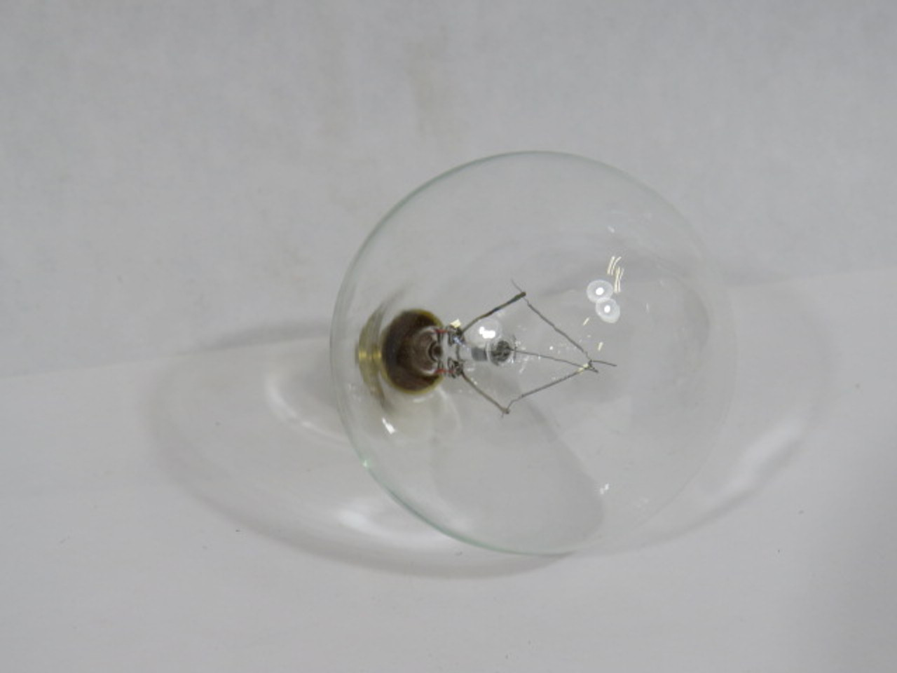 Standard 50648 G16.5 Clear Incandescent Bulb 25W 130V 3000Hrs. ! NEW !