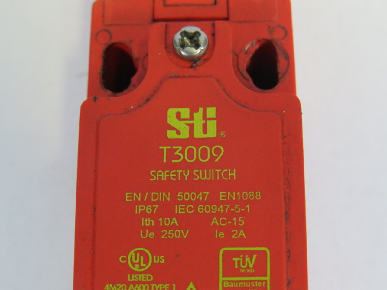 STI T3009 Safety Switch 10A 250V USED