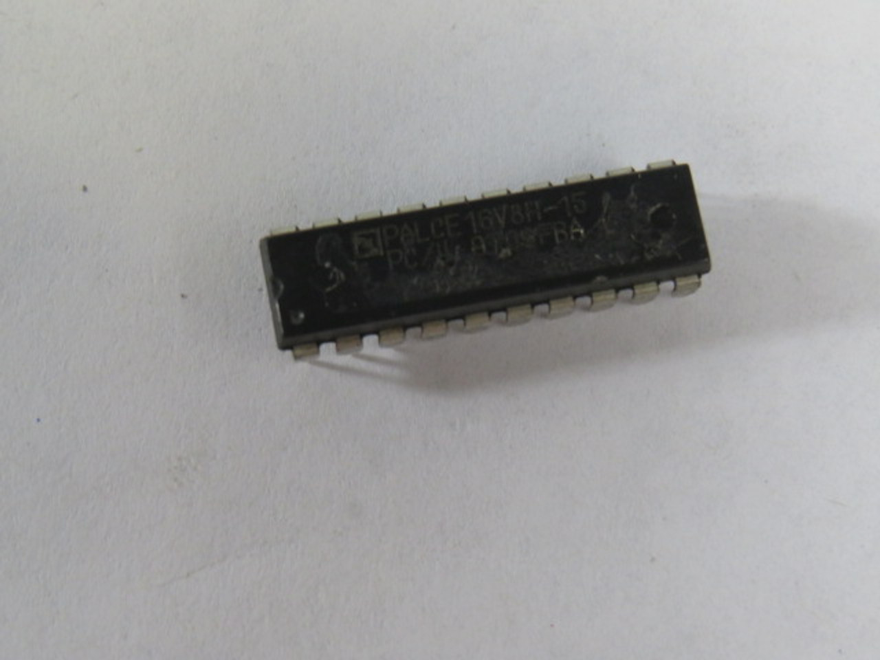 AMD PALCE16V8H-15 EE CMOS Universal Programmable Array Logic USED