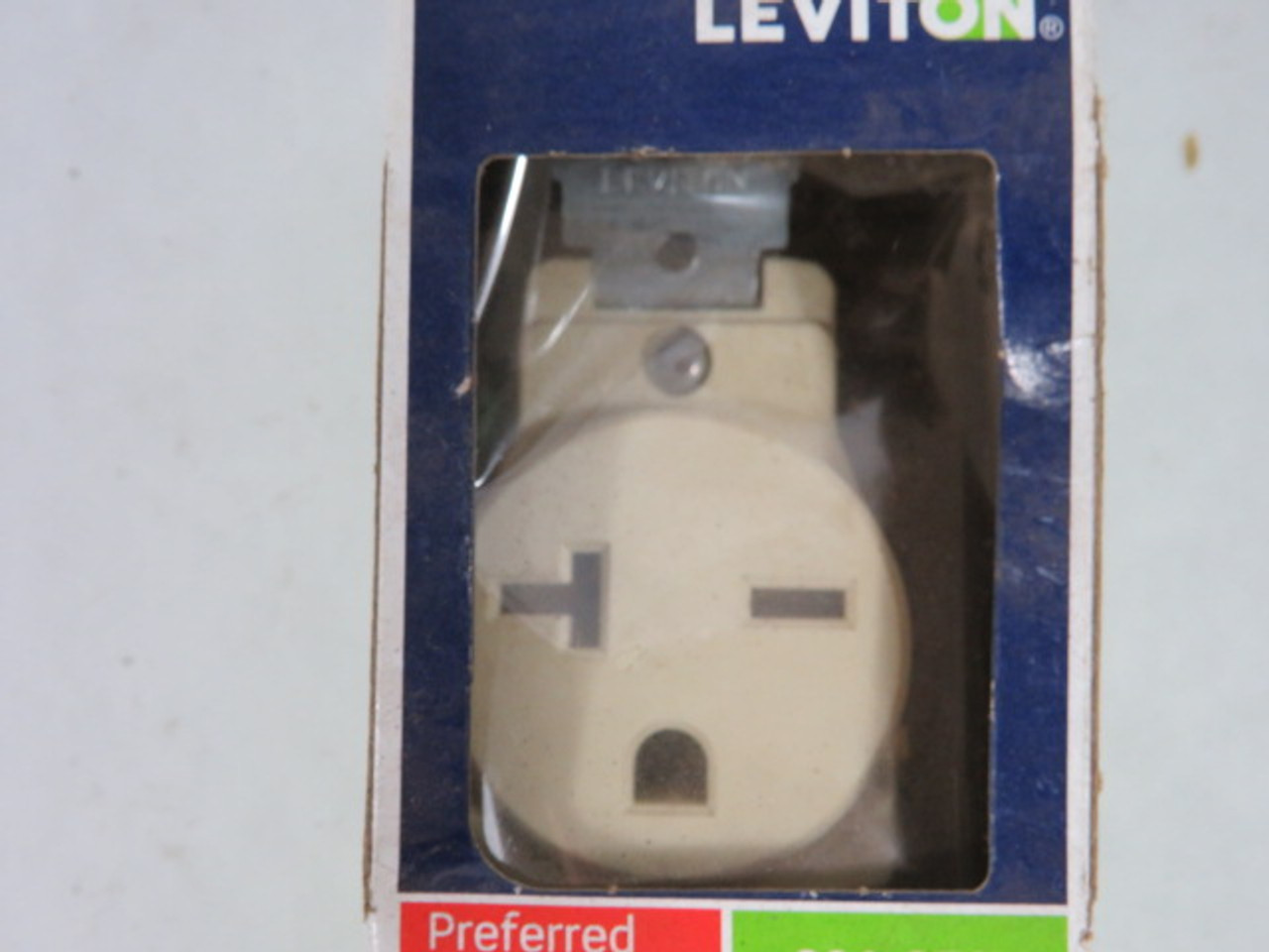 Leviton 5821 20A-250V Single Receptacle ! NEW !