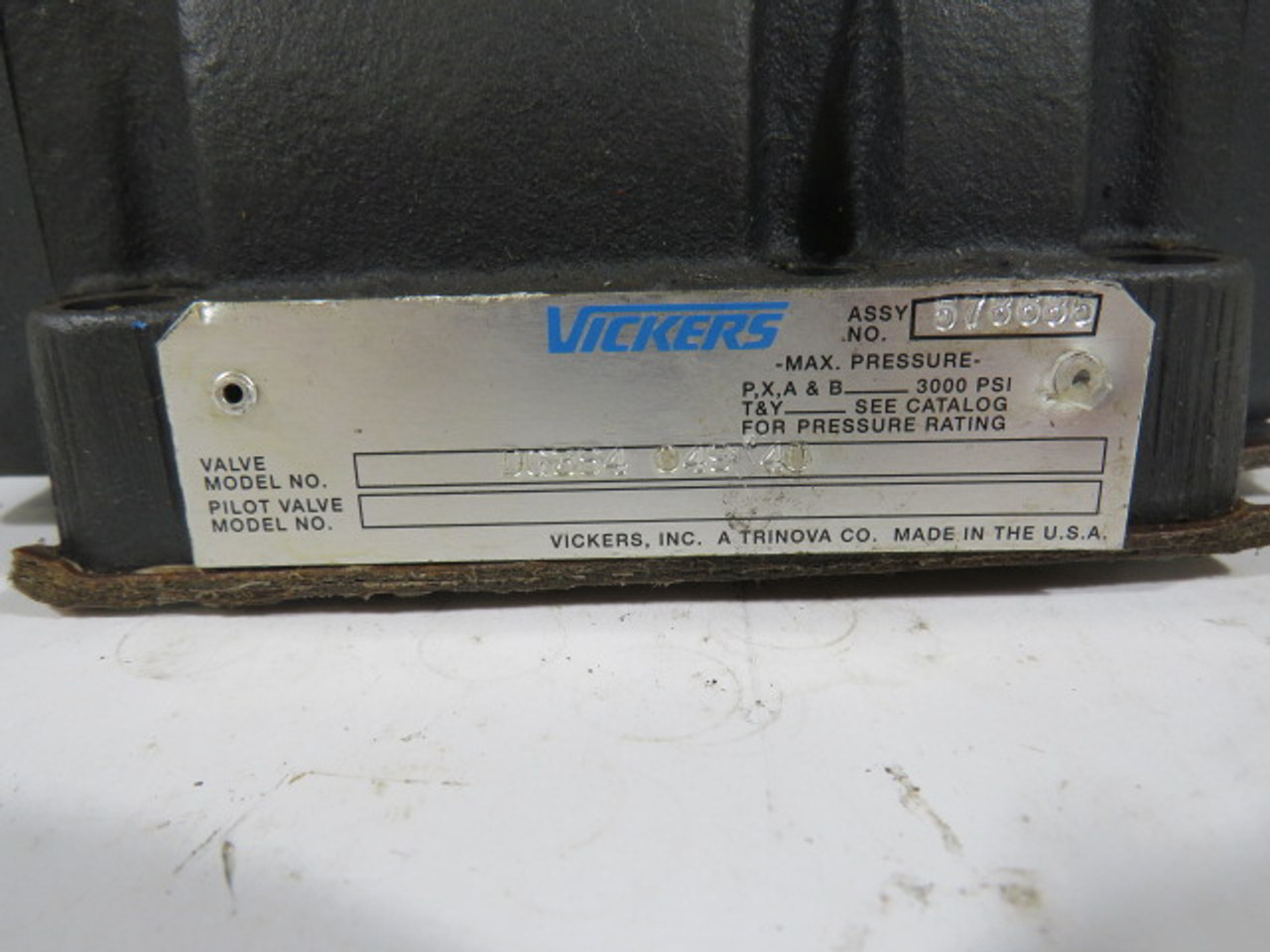 Vickers DG3S4-049-40 Solenoid Valve USED