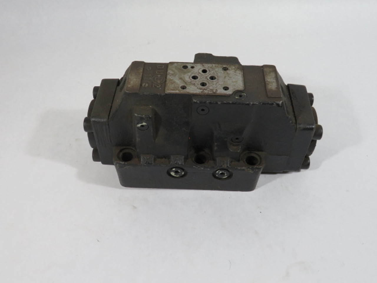 Vickers DG5S-8-OC-M-FW-B5-30-EN21 Directional Control Valve BASE ONLY USED