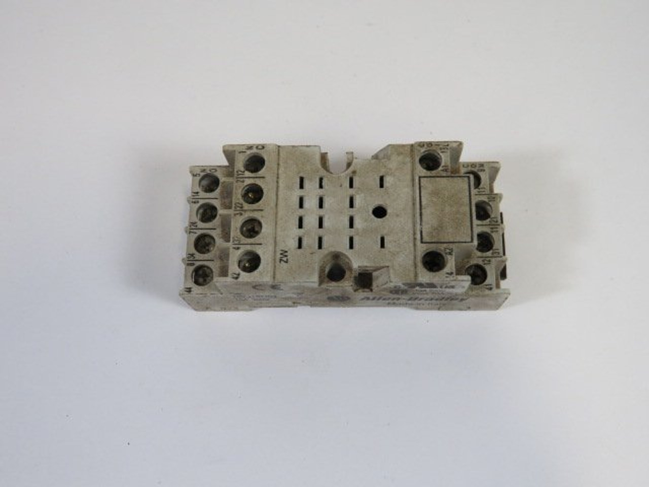 Allen-Bradley 700-HN103 Series C Relay Socket 10A 300V USED